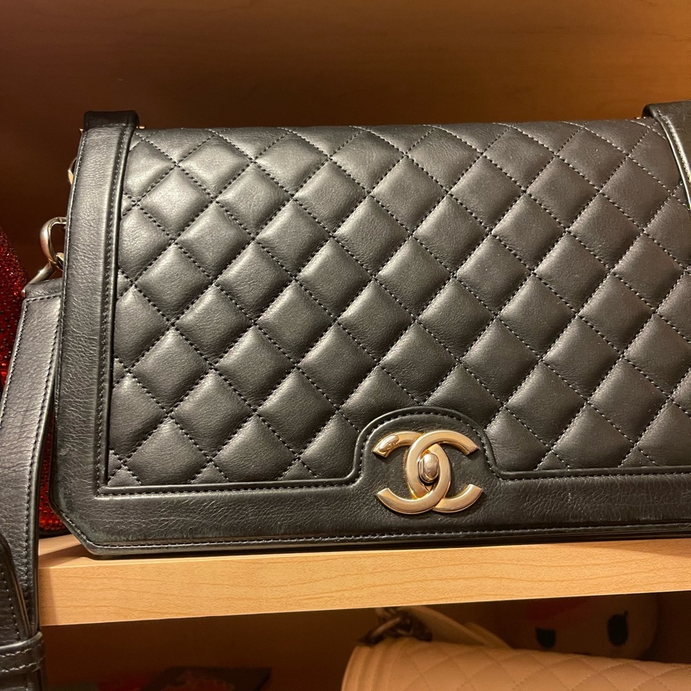 Chanel black leather gold cross body quilted flap bag 🖤 - Picture 3 of 13